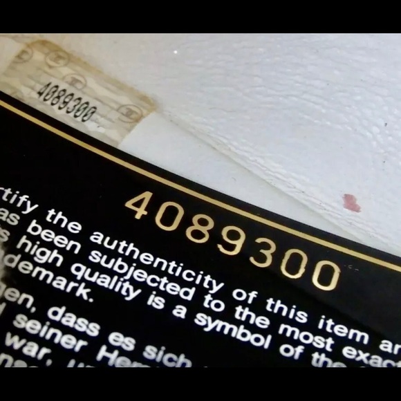 SOLD - Authentic CHANEL Vintage - Picture 6 of 8